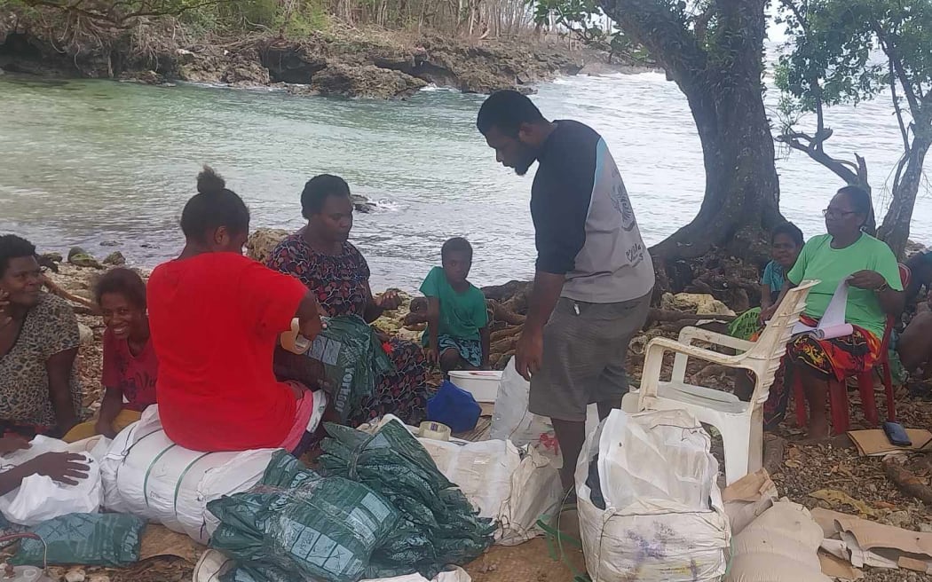 Penama Health officials distributing mosquito nets at Levetlis on East Pentecost.