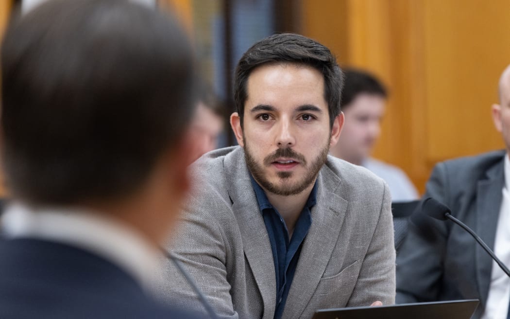 Green MP Ricardo Menendez March questioning a Minister in select committee.