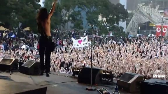 Shihad's Jon Toogood puts his hands in the air like he just don't care on 'Anthems'