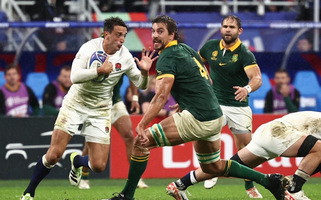 England's Alex Mitchell braces checks inside South African lock Eben Etzebeth as he runs with the ball during the 2023 Rugby World Cup semi-final match at the Stade de France.