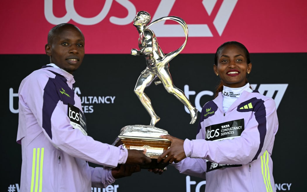 Winners of the men's and women's elite races, Kenya's Sabastian Sawe (L) and Ethiopia’s Tigst Assefa.