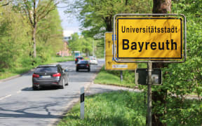 18 April 2024, Bavaria, Bayreuth: A Bayreuth town sign. German police have arrested two men in Bayreuth for allegedly spying for Russia and scouting out possible targets for attacks in Germany. According to the Federal Public Prosecutor General, the two Russian-Germans were involved in sabotage activities that were intended in particular to "undermine the military support provided from Germany to Ukraine against the Russian war of aggression". Photo: Daniel Löb/dpa (Photo by Daniel Löb / DPA / dpa Picture-Alliance via AFP)