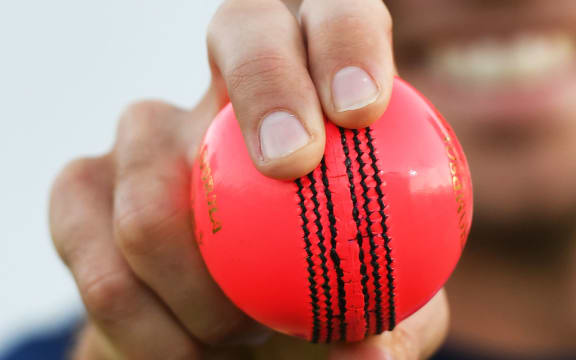 Tim Southee with the pink ball.
New Zealand Blackcaps twilight training session ahead of the 1st day/night test match against England this week. Eden Park, Auckland, New Zealand. 20 March 2018. © Copyright Photo: Andrew Cornaga / www.Photosport.nz