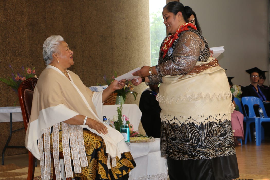 HRH Princess Mele Siu'ilikutapu Kalaniuvalu Fotofili presenting the certificates at NZMA Manukau graduation 2020.