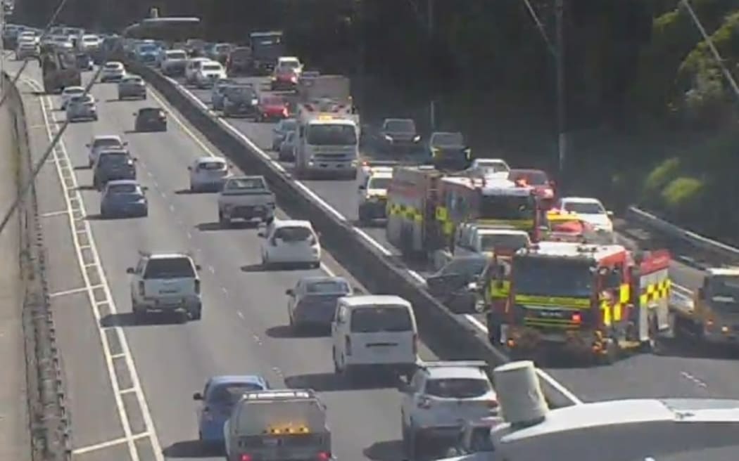 State Highway 2 north of Wellington is down to one northbound lane after a multi-vehicle crash north of Ngauranga.