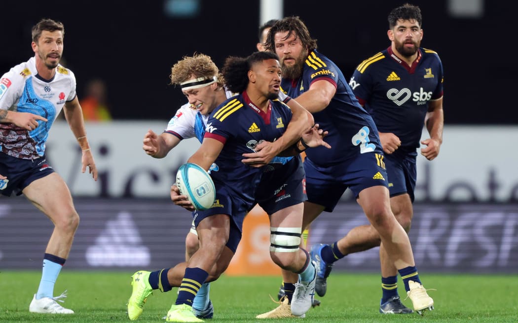 Folau Fakatava of the Highlanders.