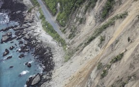 Coastal Road to Kaikoura - slips on the road