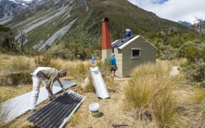 Mungo Hut Maintenance