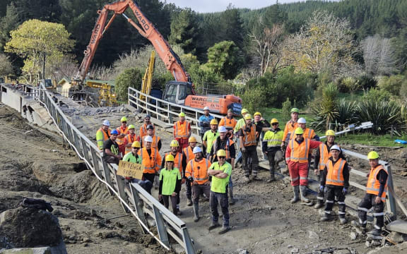 The team that brought down the Te Reinga bridge.