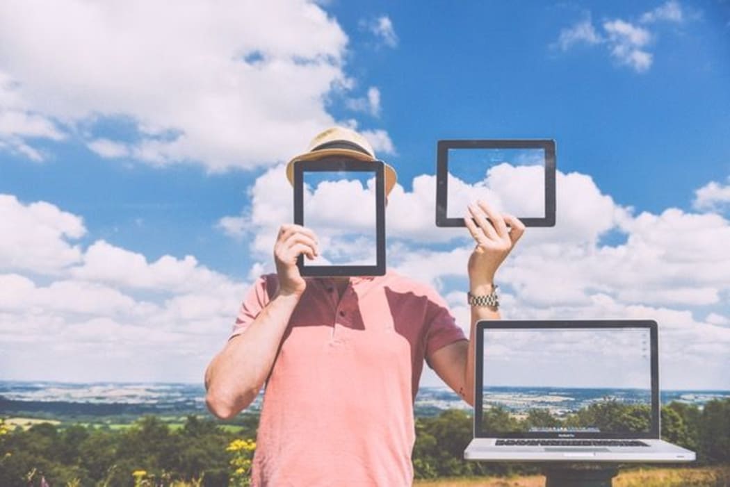 Tech use (Pexels.com Public Domain)