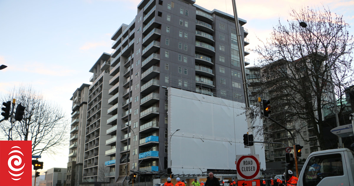 Central Auckland street to reopen after closure when panel fell