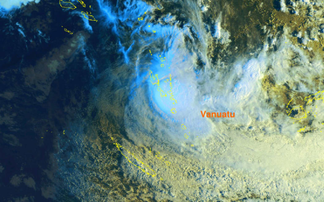 2023 年 10 月 25 日上午 8 点（新西兰时间）卫星图像中看到的热带气旋洛拉。