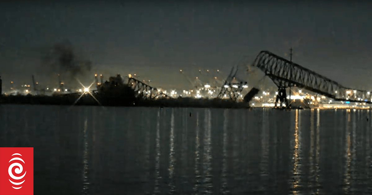 Główny most zawalił się w Baltimore w Stanach Zjednoczonych po zderzeniu się z nim statku towarowego