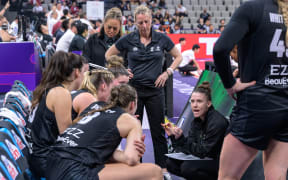 New Zealand Tall Ferns Head Coach, Natalie Hurst talks to her players