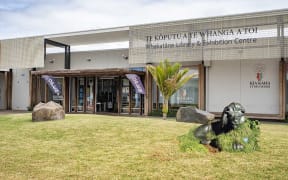 KING OF BEASTS: The Beacon photography department has transposed an image of the lion statue onto the lawn in front of Te Koputu just to see how it looks.