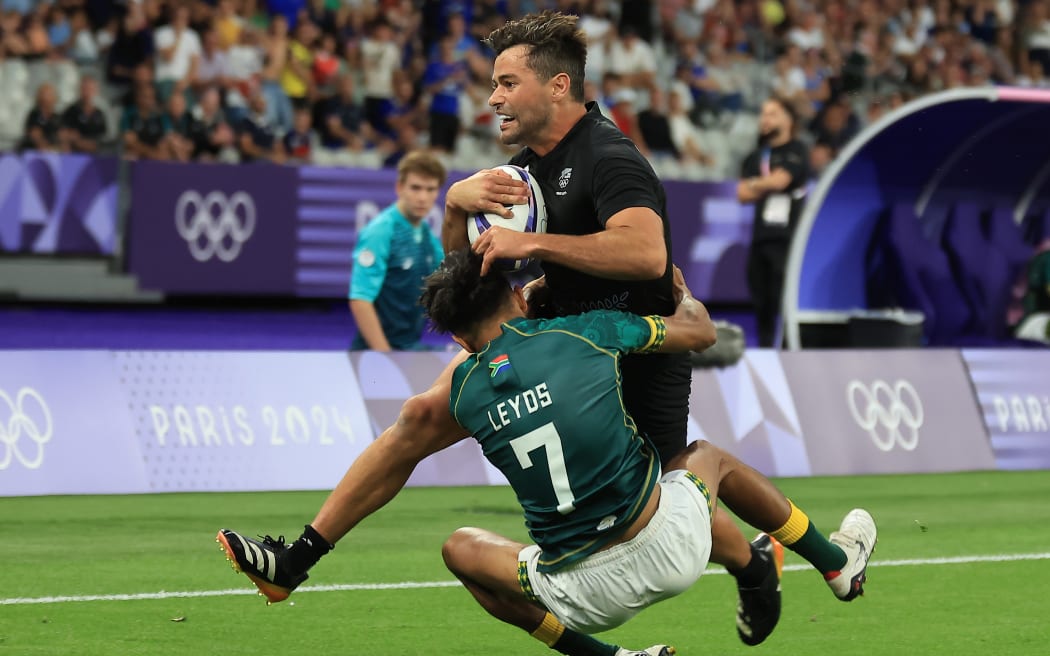 Andrew Knewstubb in action for New Zealand All Blacks Sevens v South Africa, Rugby Sevens - Men’s Pool A match, Paris Olympics at Stade de France, Paris, France.