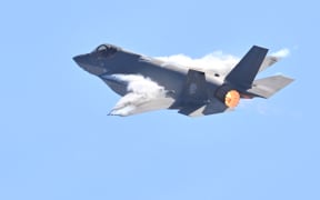 A Royal Australian Air Force F-35A Lightning jet fighter performs an aerial display during the Australian International Airshow Aerospace and Defence Expo at Avalon Airport in Geelong on March 3, 2023. (Photo by Paul CROCK / AFP)