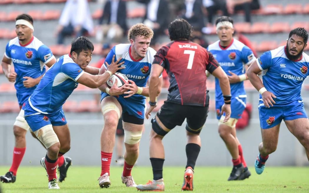 Warner Dearns playing for Toshiba Brave Lupus in Japan's Top League.