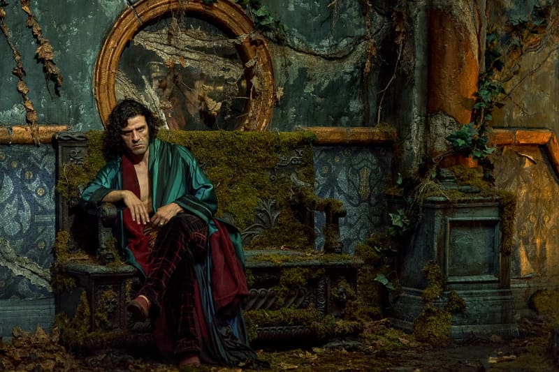 FRANKENSTEIN. Oscar Isaac as Victor Frankenstein in Frankenstein. Cr. Ken Woroner/Netflix © 2025.