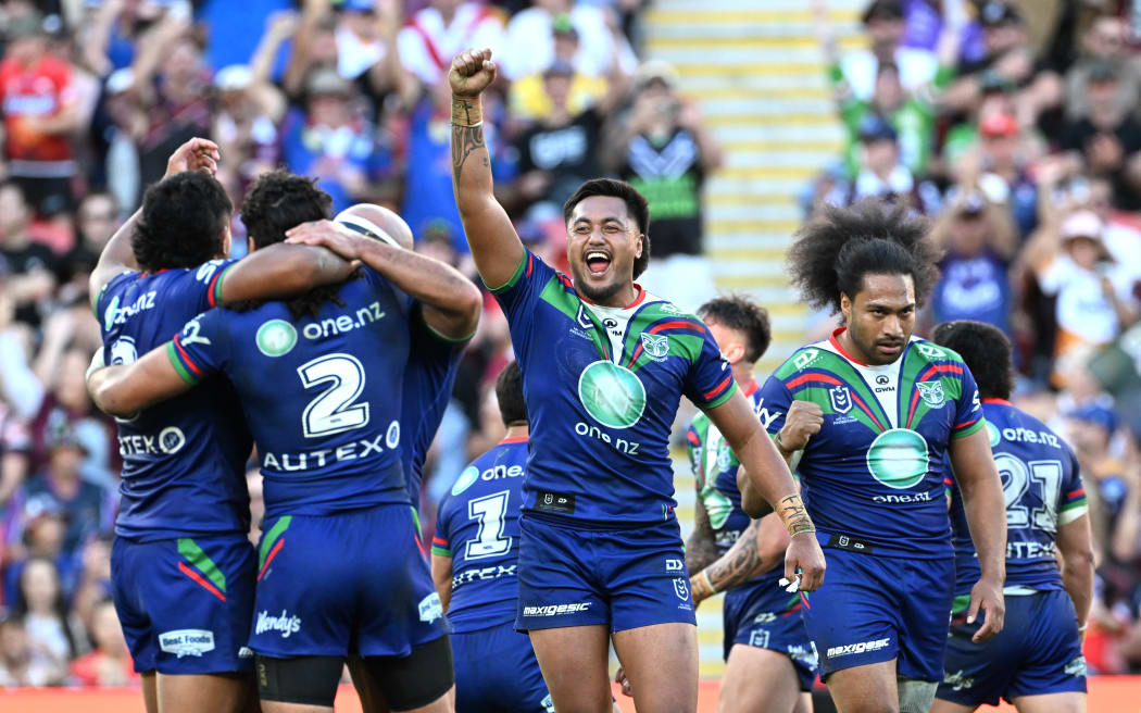 Warriors v Panthers: Taine Tuaupiki stars in shock 22-20 win over defending  champion | RNZ News