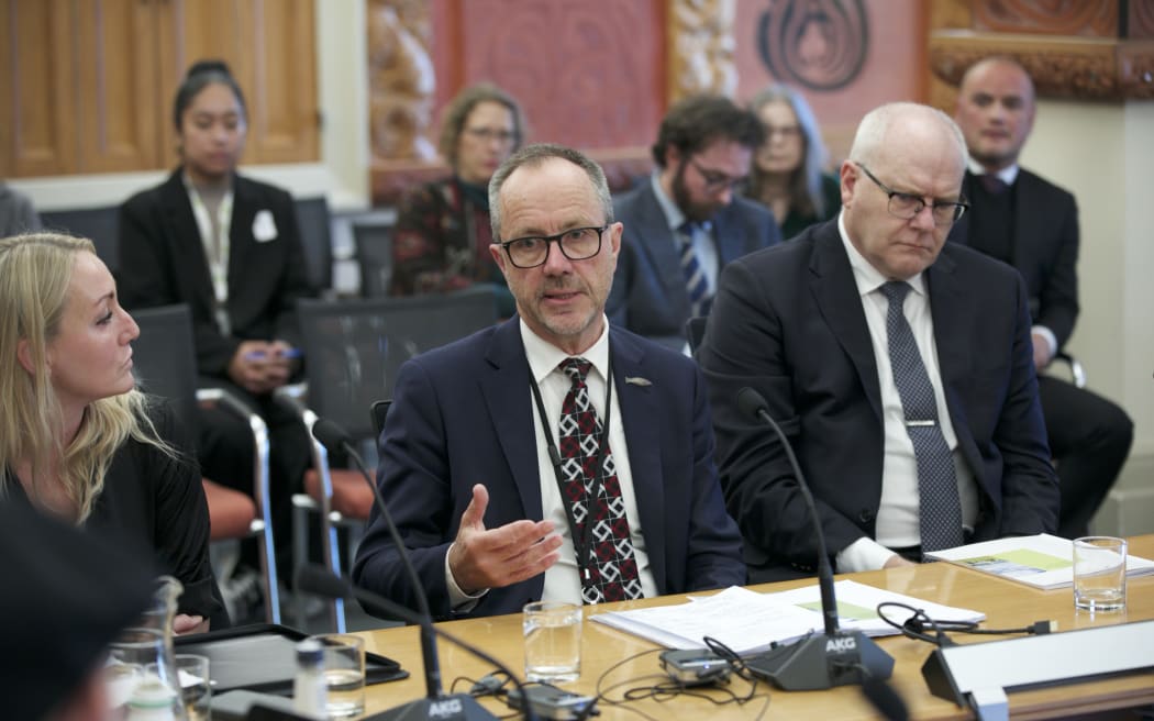 Auditor General John Ryan briefs the Māori Affairs select committee