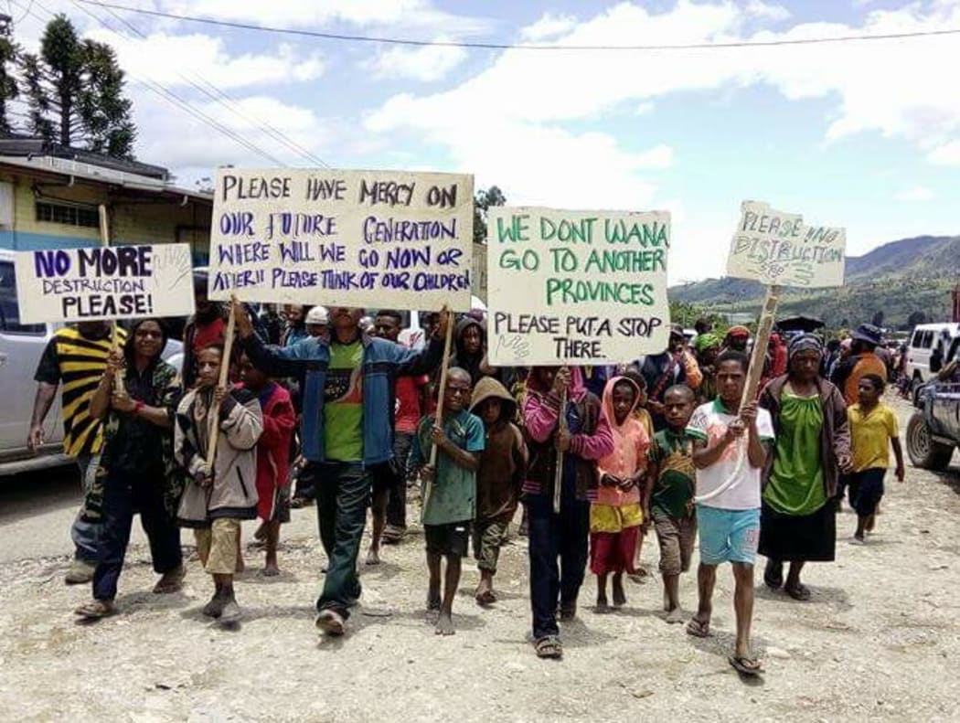 Peaceful protest against ongoing unrest in Mendi, 4 October 2017.