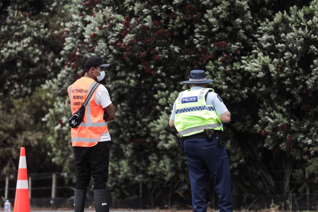 Police with iwi support at a checkpoint on SH1 at Uretiti. It is one of two new short-term checkpoints for northbound traffic set up as the Auckland region boundary opened.