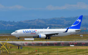 Samoa Airways Boeing 737-800 taxiing at Auckland International Airport.
