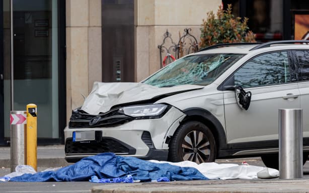 Two dead as car ploughs into crowd in Germany's Leipzig | RNZ