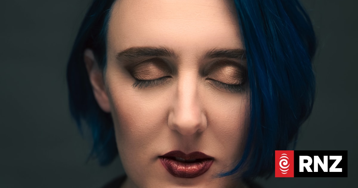 Kiwi author Steffanie Holmes on paying the bills with romance novels