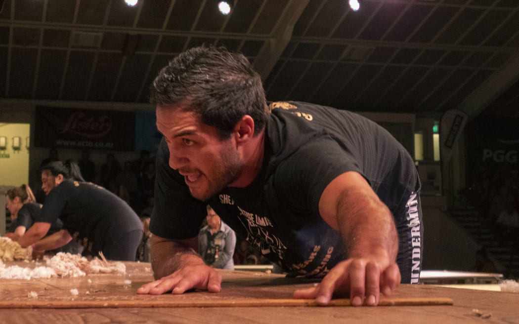 Joel Henare won a record 7th Open woolhandling title.