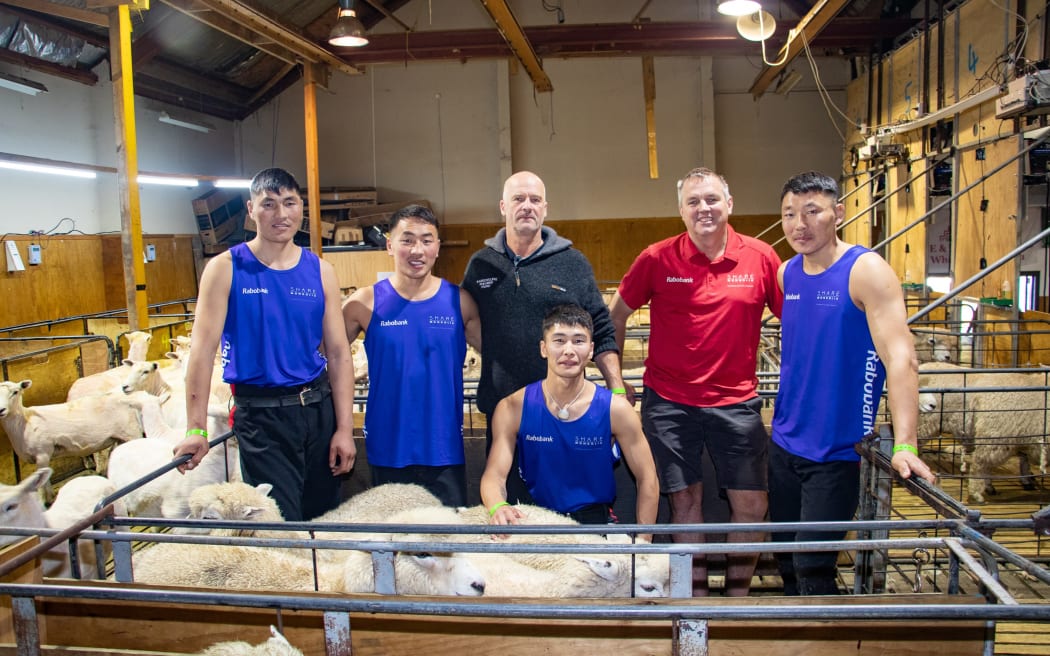 Mongolian herders Ama, Budee, Khanda and Baaska with Share Mongolia representative Mark Barrowcliffe (centre back row) and Paul Brough (2nd from right).
