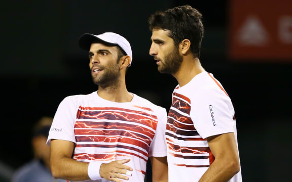 Colombian tennis player Robert Farah (right)