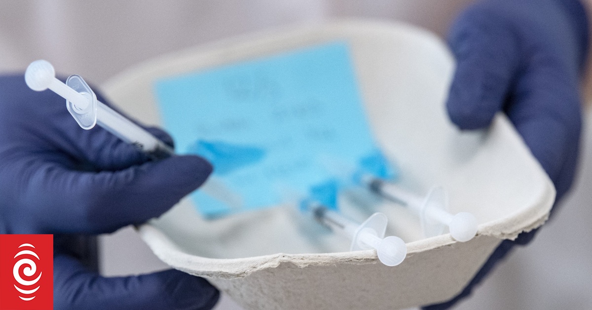 Latest wave of Covid-19 driven by low vaccination rates, expert warns - RNZ