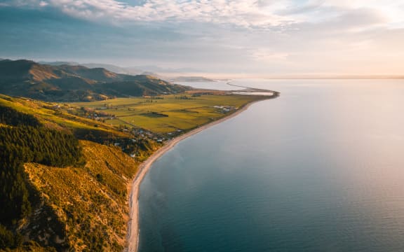 A view along the Boulder Bank from Glenduan towards Nelson.