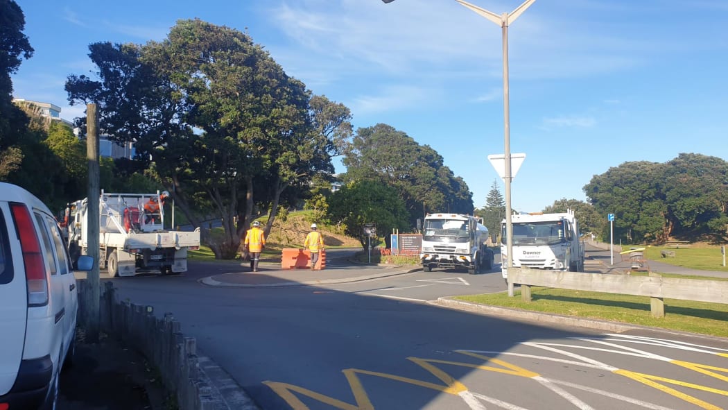 Contractors putting barriers up at Fitzroy Beach