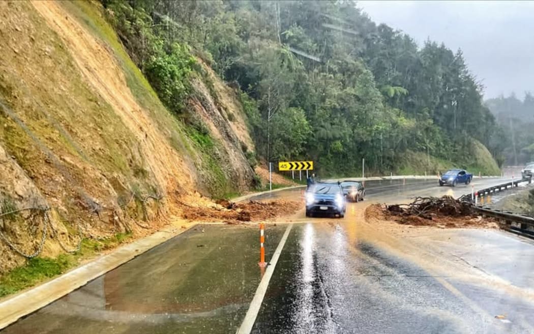 One lane on SH1 in Brynderwyn Hills due to slip