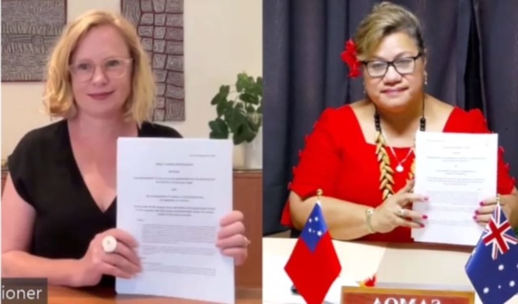 the Australian High Commisioner in Samoa, Emily Luck and Samoa's Minister of Finance, Mulipola Anarosa Ale-Molio'o