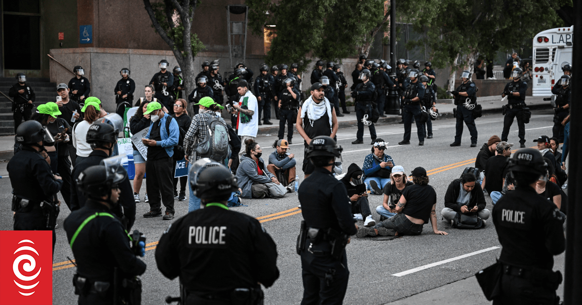 Protests spread across US as Marines prepare for Los Angeles deployment |  RNZ News