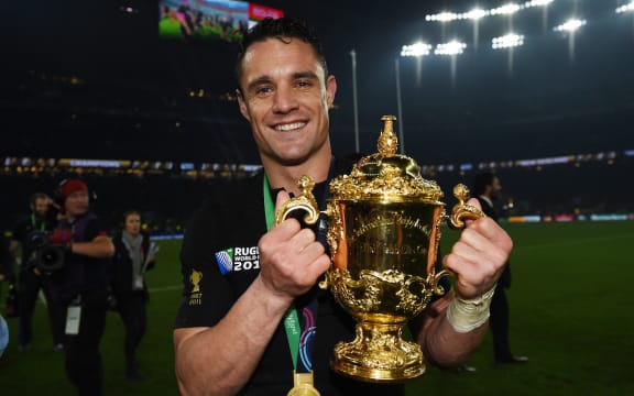 Dan Carter with the Webb Ellis Trophy October 2015