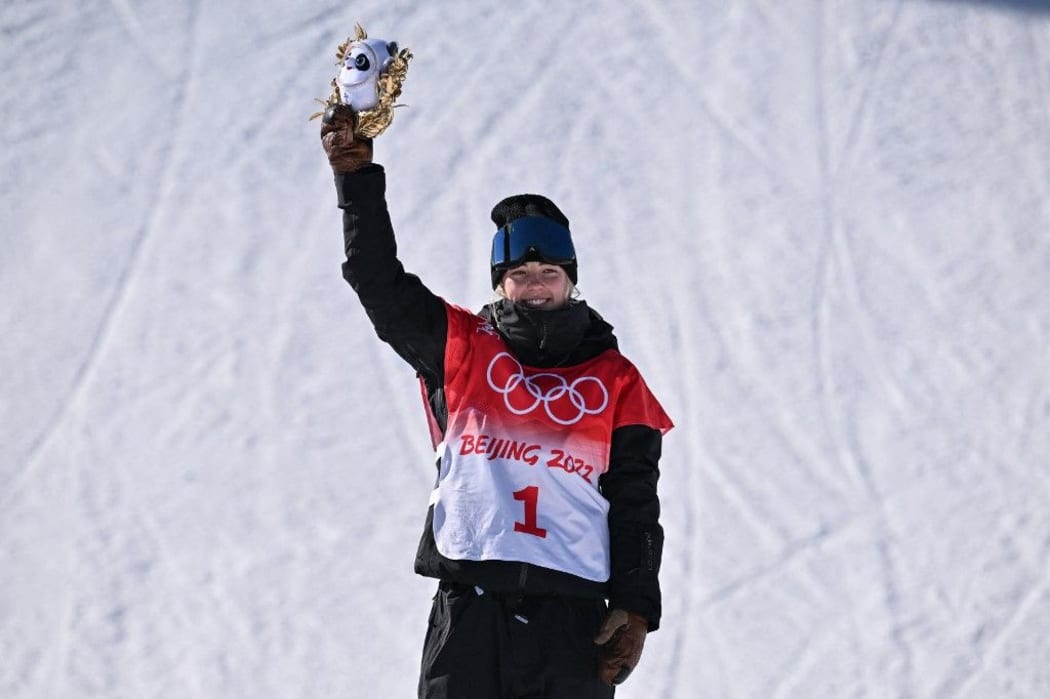 Gold medallist New Zealand's Zoi Sadowski Synnott poses on the podium during the medals ceremony after the snowboard women's slopestyle final run at the Genting Snow Park H & S Stadium in Zhangjiakou on February 6, 2022.