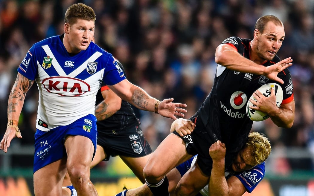 Warriors forward Simon Mannering on the burst against the Bulldogs.
