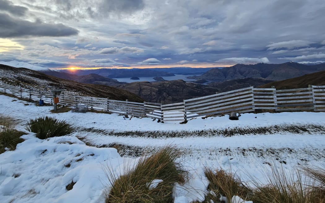 Spectacular sunrise over Wānaka from Treble Cone.