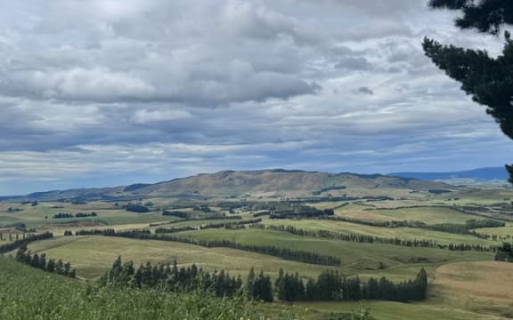 Looking south from a hill on Mt Linton Station over Te Araroa Trail.