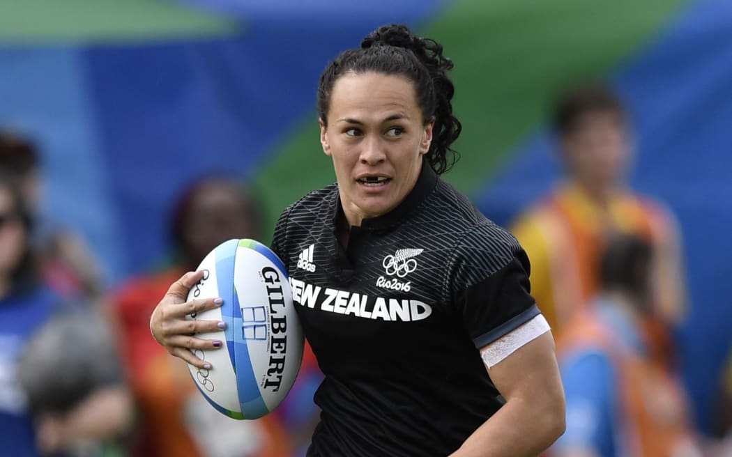New Zealand's Portia Woodman runs with the ball in the women’s rugby sevens semi-final match between Britain and New Zealand .