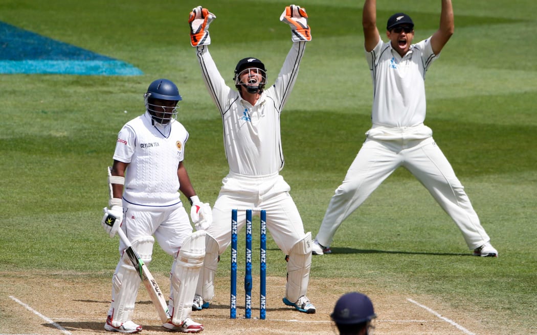 BJ Watling and Ross Taylor appeal for the wicket of Rangana Herath. Fifth day, second test, NZ vs Sri Lanka.