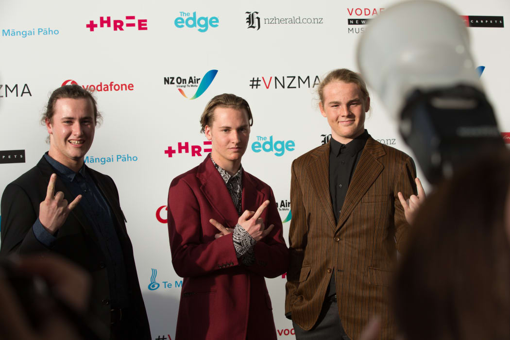 Alien Weaponry at the VNZMAs