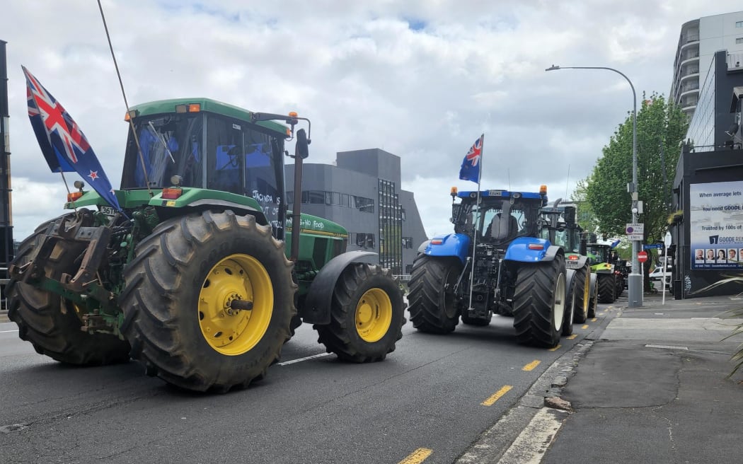 Farmers arrive on tractors in Auckland CBD for Groundswell protest on 20 October 2022.