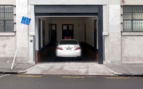 Luke Willis Thompson's piece inthisholeonthisislandwhereiam, 2012.