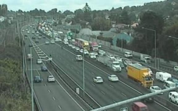 Traffic has quickly backed up to Greenlane after a flipped truck blocked SH1
